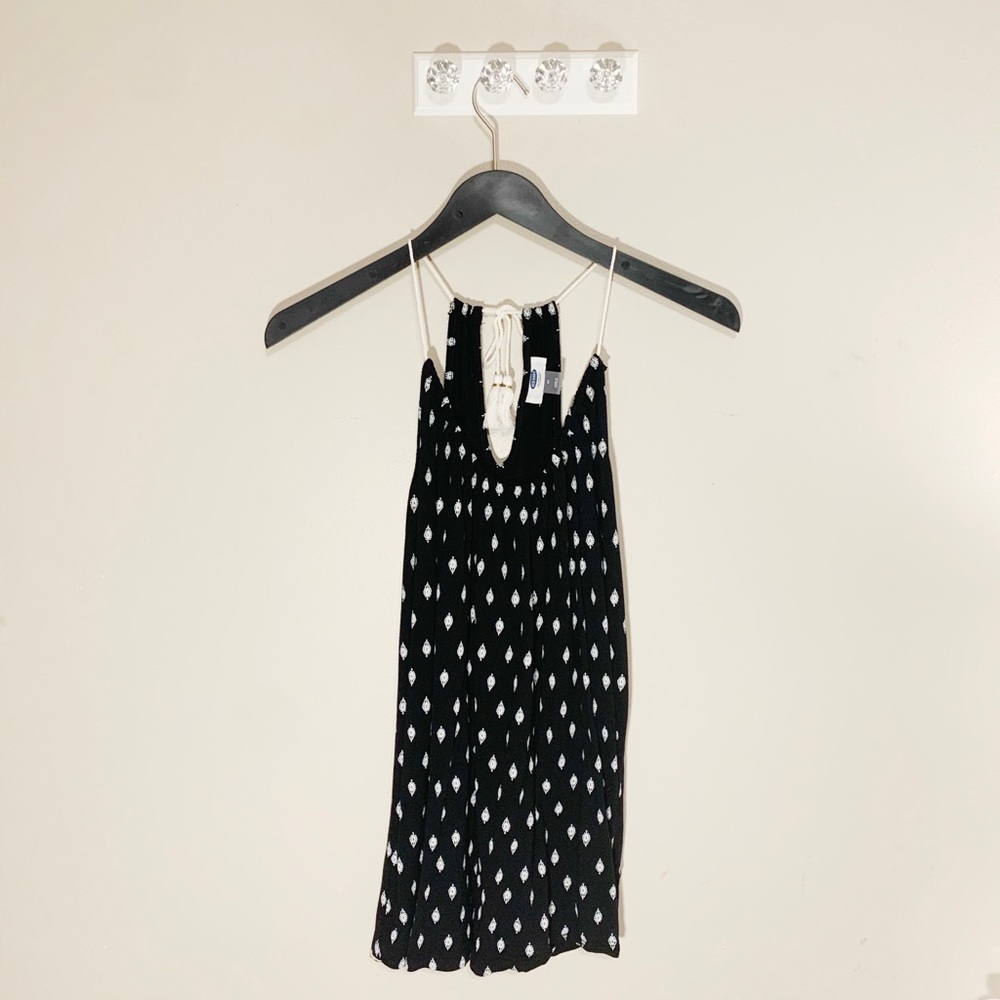 Old Navy black tank top